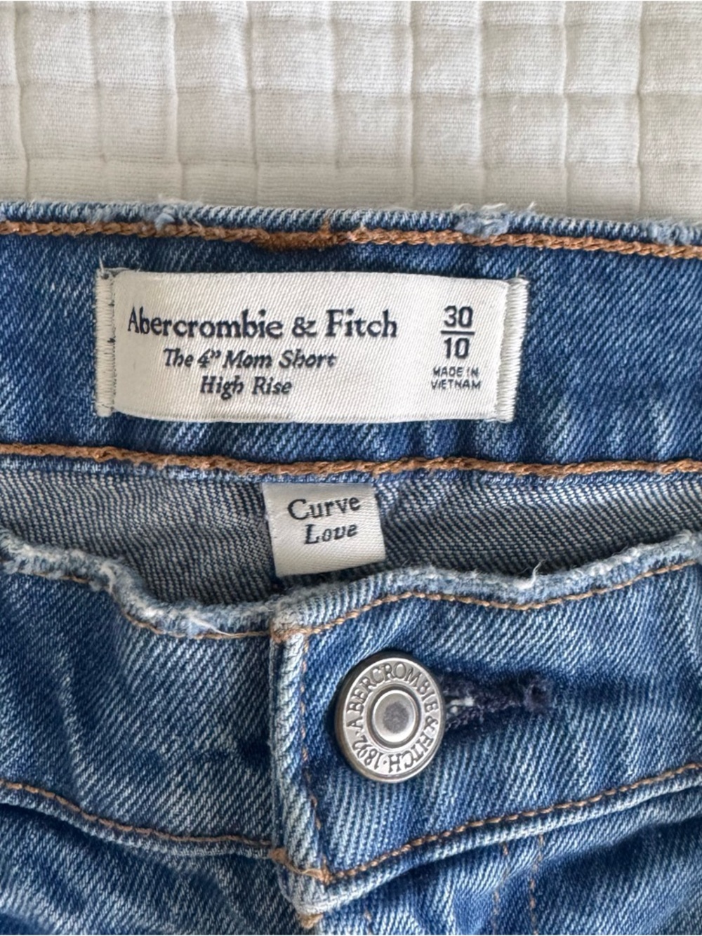 Abercrombie & Fitch High-Rise Denim Shorts - Medium Blue Wash - Curve Love - Picture 2 of 4